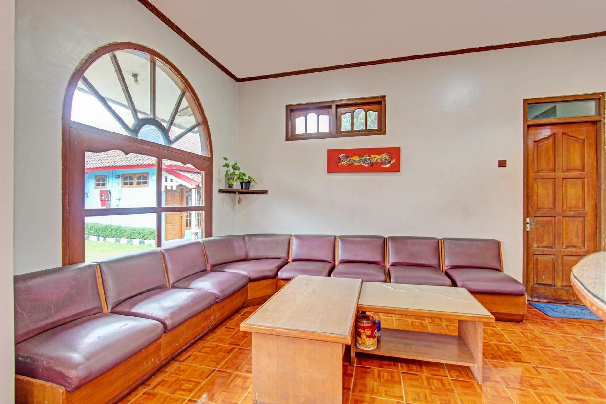 Capital O 91644 Loka Hause Hotel Salatiga Kültér fotó