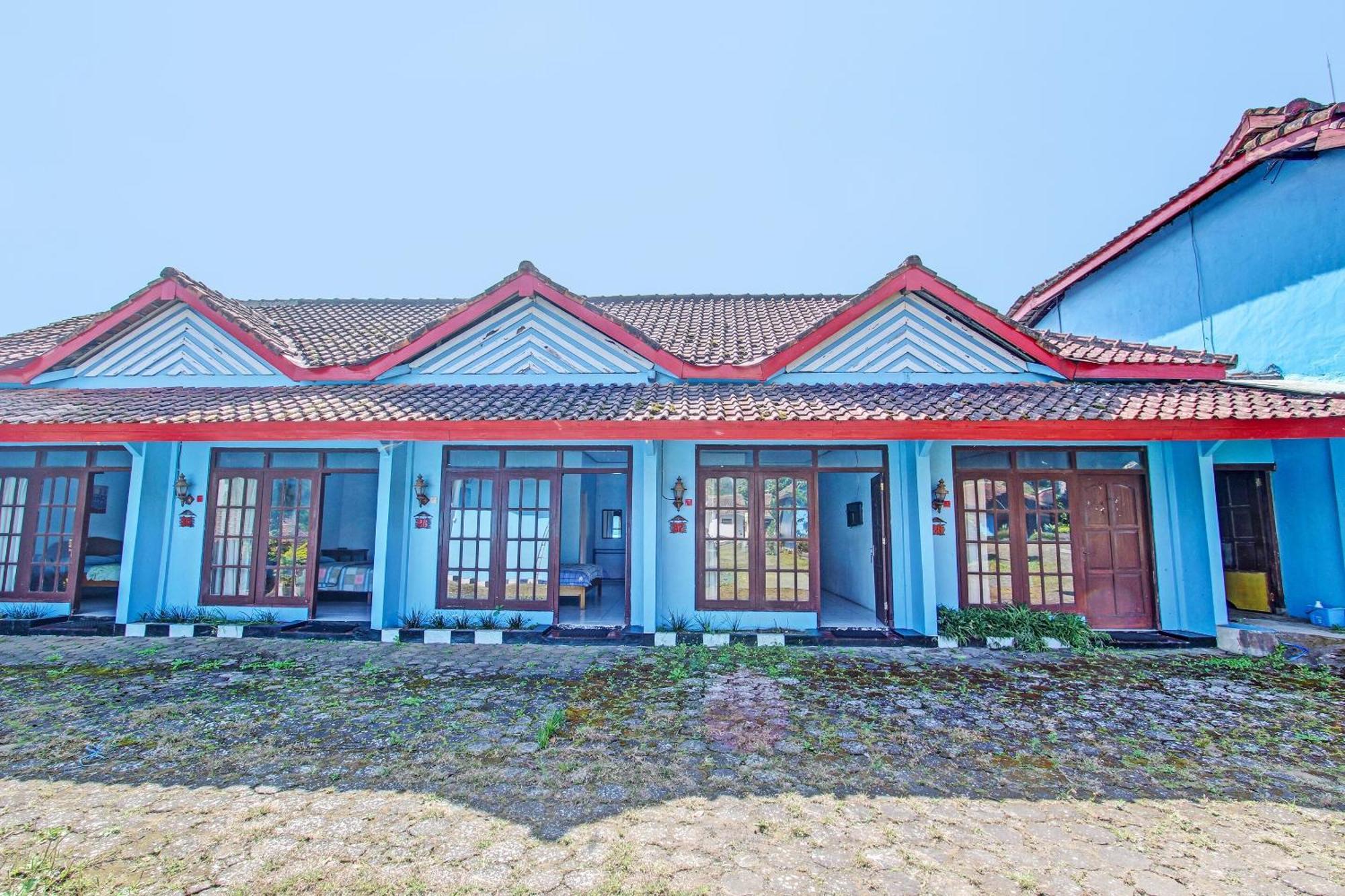 Capital O 91644 Loka Hause Hotel Salatiga Kültér fotó