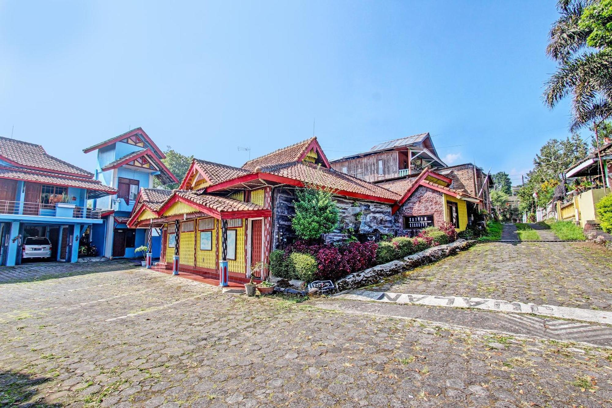 Capital O 91644 Loka Hause Hotel Salatiga Kültér fotó