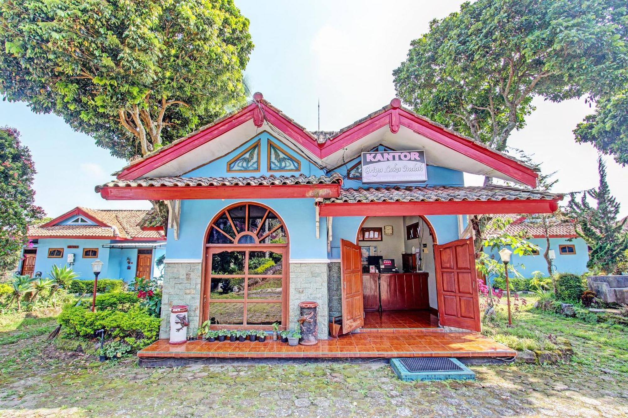 Capital O 91644 Loka Hause Hotel Salatiga Kültér fotó