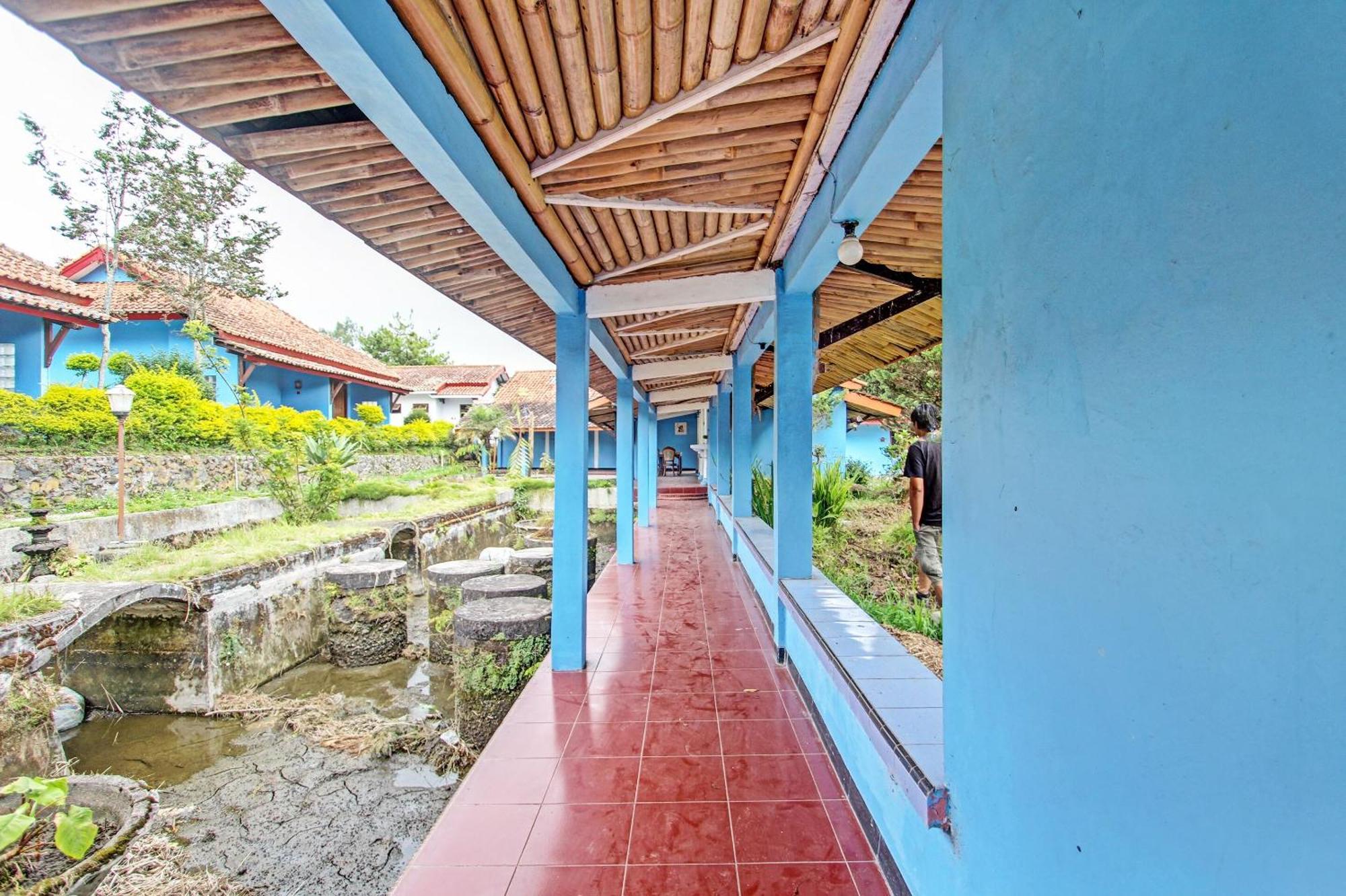 Capital O 91644 Loka Hause Hotel Salatiga Kültér fotó