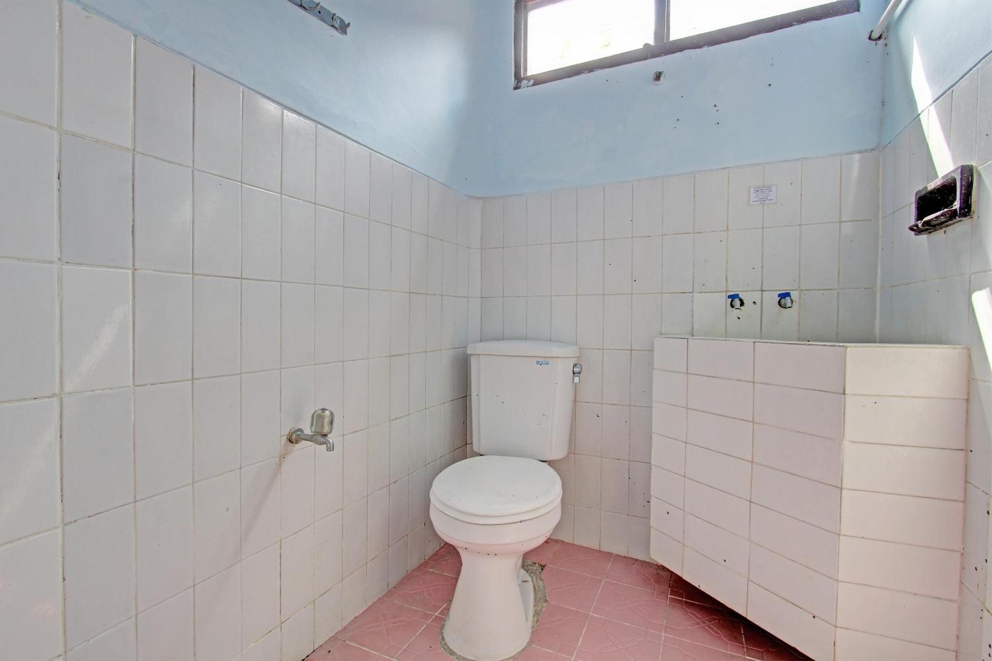 Capital O 91644 Loka Hause Hotel Salatiga Kültér fotó