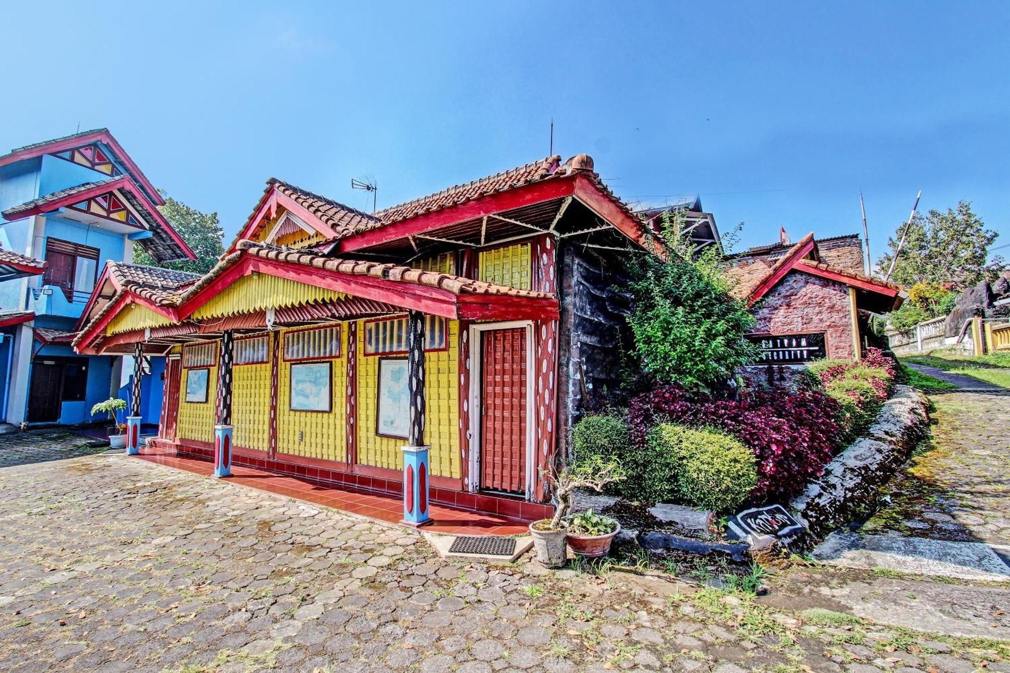 Capital O 91644 Loka Hause Hotel Salatiga Kültér fotó