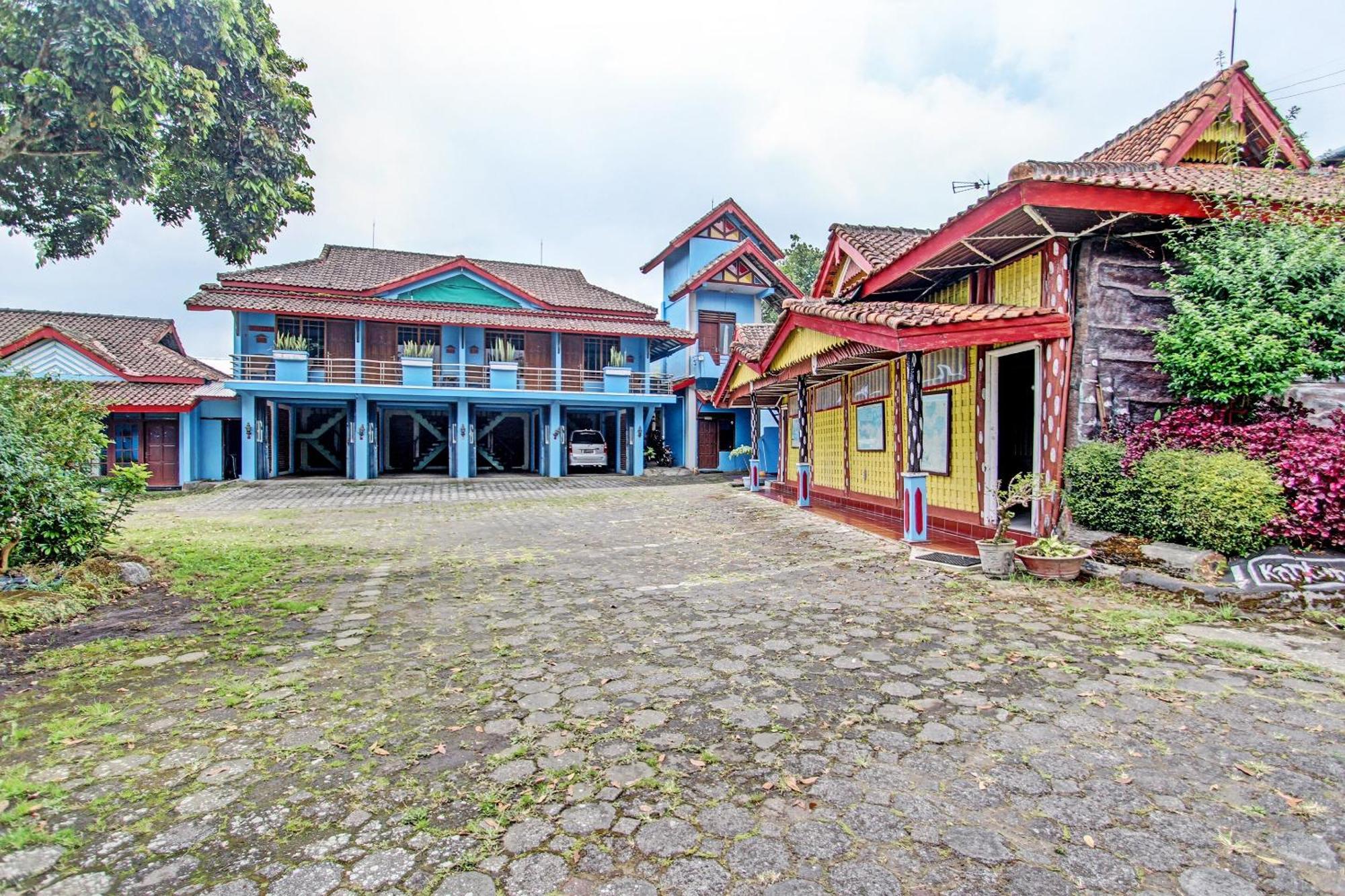Capital O 91644 Loka Hause Hotel Salatiga Kültér fotó