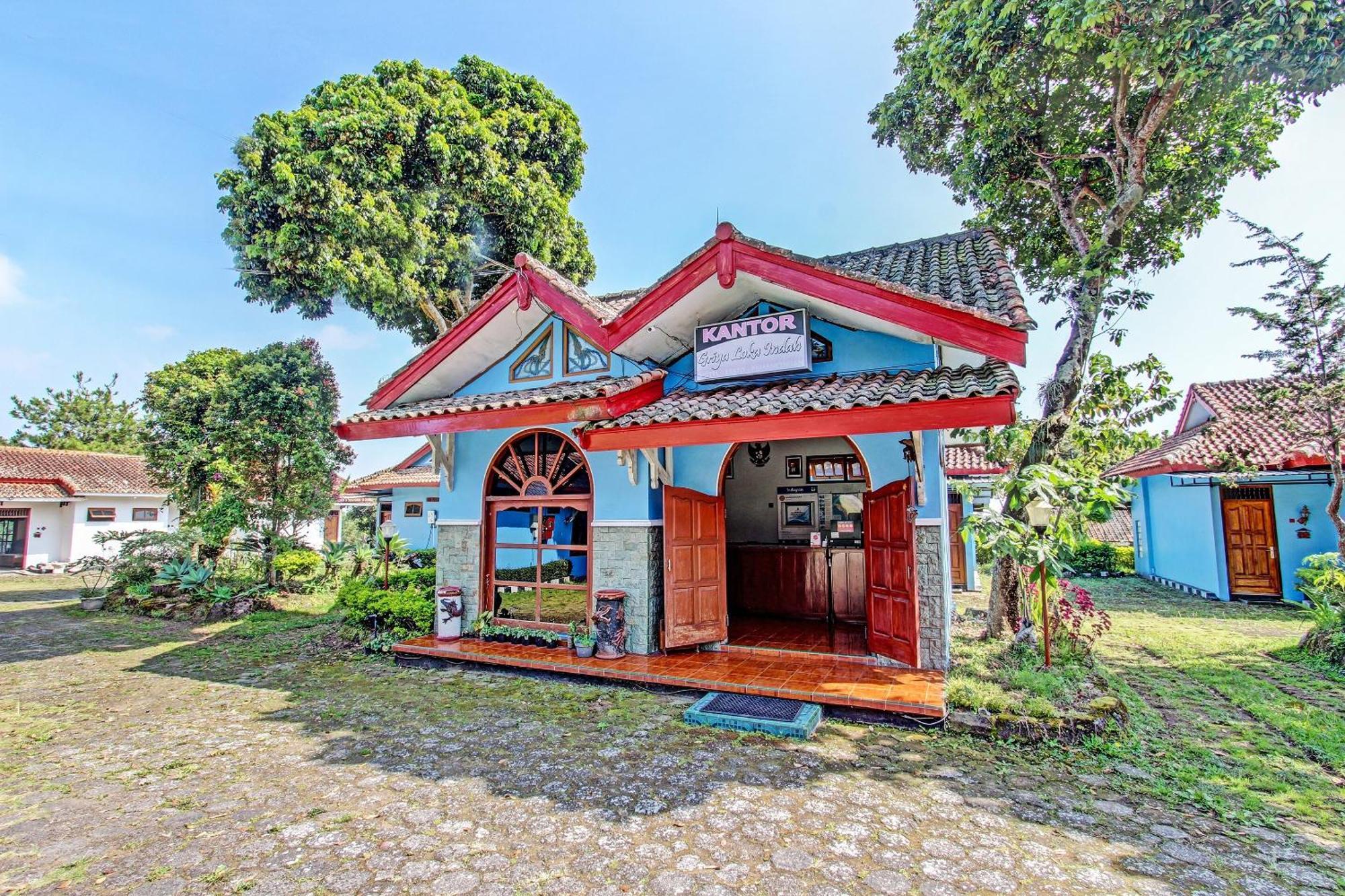 Capital O 91644 Loka Hause Hotel Salatiga Kültér fotó